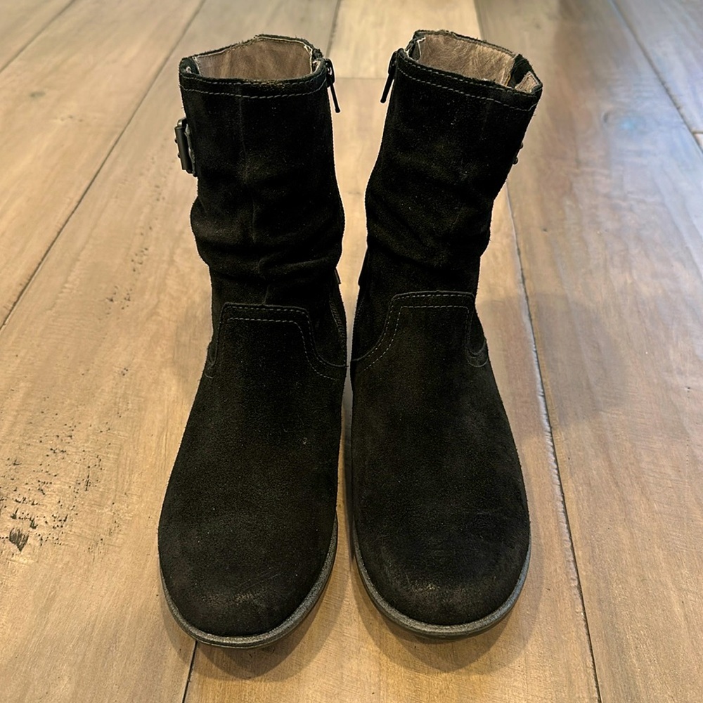 Earth women’s black suede boots size 9 (40)